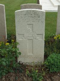 Bethune Town Cemetery - Thompson, Wilfrid Albert